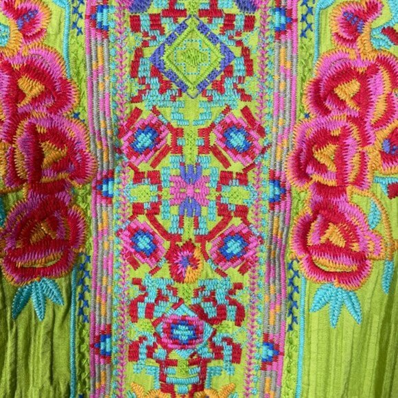 Calessa Women's 3/4 Bell Sleeve Lime Green Embroidered Floral Top Small! - Picture 2 of 6